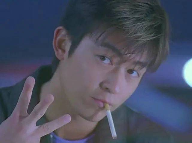 微信转账300块什么梗？微信转账300块帮我回到香港你懂我意思吗？图片3