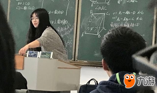 学生上课玩王者荣耀 老师让其挂机看着自己被举报图片2